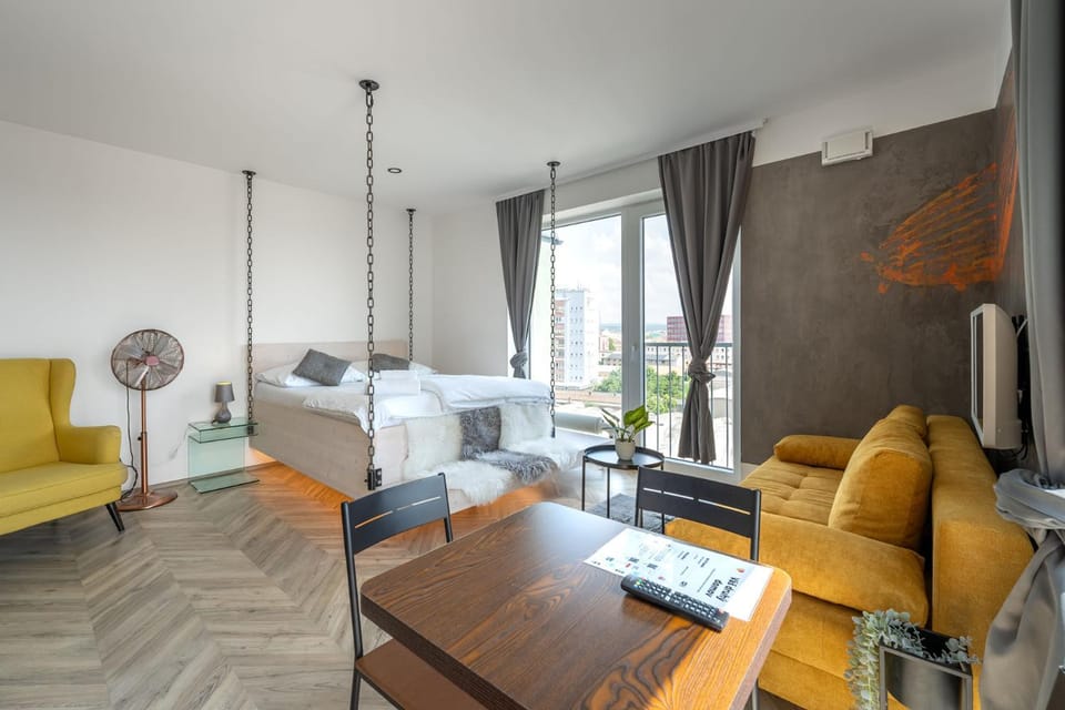 Bed, Seating area