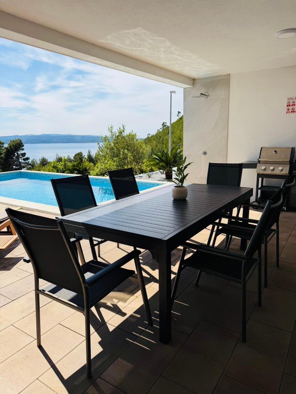 BBQ facilities, Balcony/Terrace, Dining area, Sea view