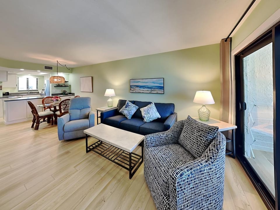 Kitchen or kitchenette, Living room, Seating area, Dining area, furniture