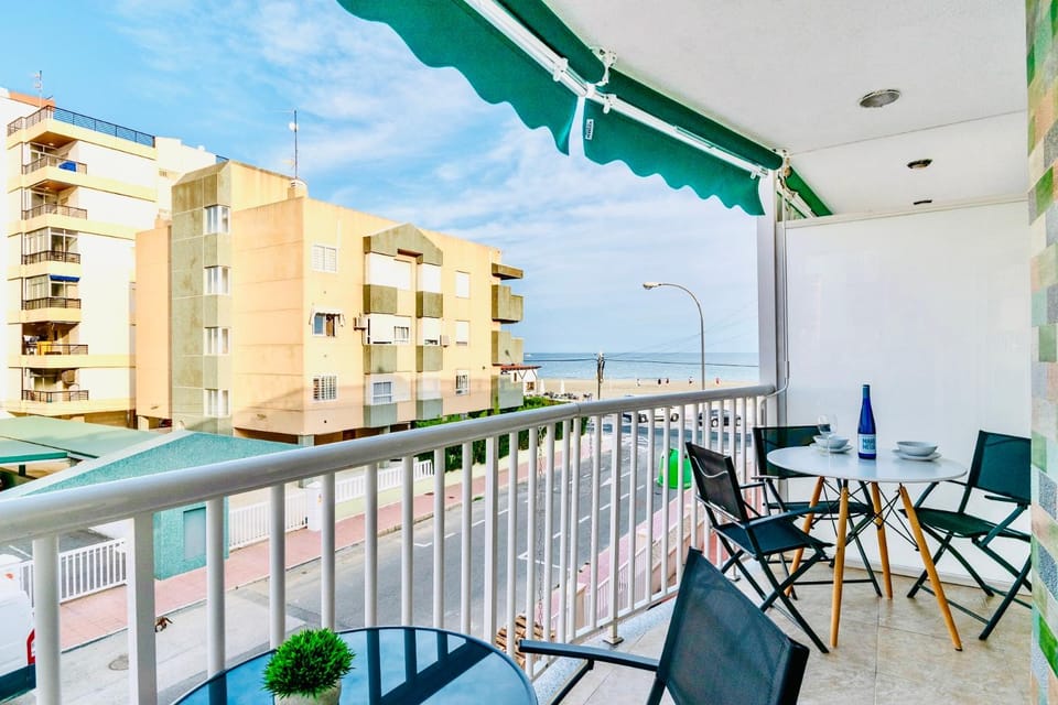 Welcome & Bienvenido a Santa Pola Apartamento a 30 metros de la Gran Playa Apartment in Santa Pola