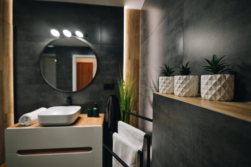 Bathroom, towels
