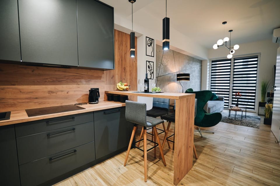 Kitchen or kitchenette, Living room, Seating area, Dining area