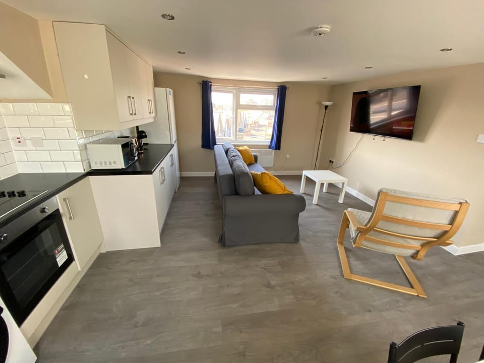 Communal lounge/ TV room, TV and multimedia, Living room, Seating area, Dining area, Evening entertainment