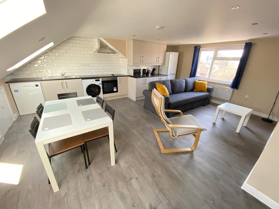 Kitchen or kitchenette, Living room, Seating area, Dining area, minibar