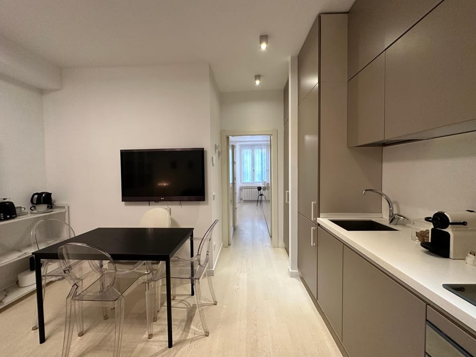 TV and multimedia, Coffee/tea facilities, Kitchen or kitchenette, Dining area