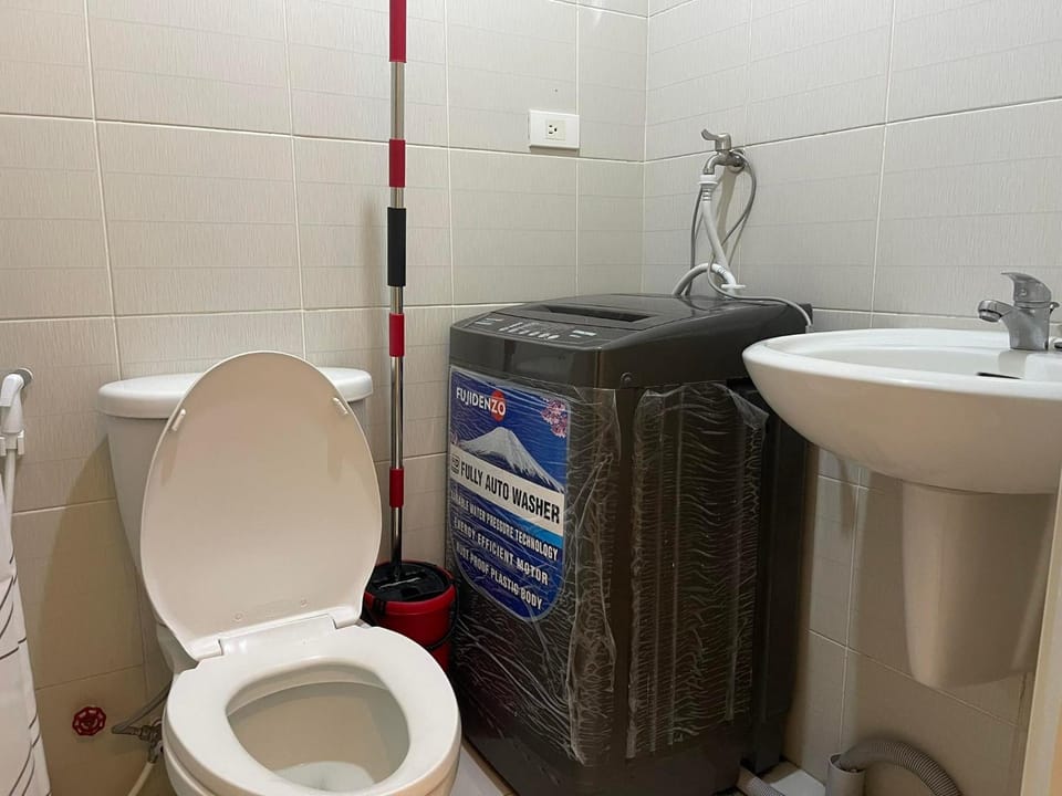 Toilet, Bathroom, washing machine