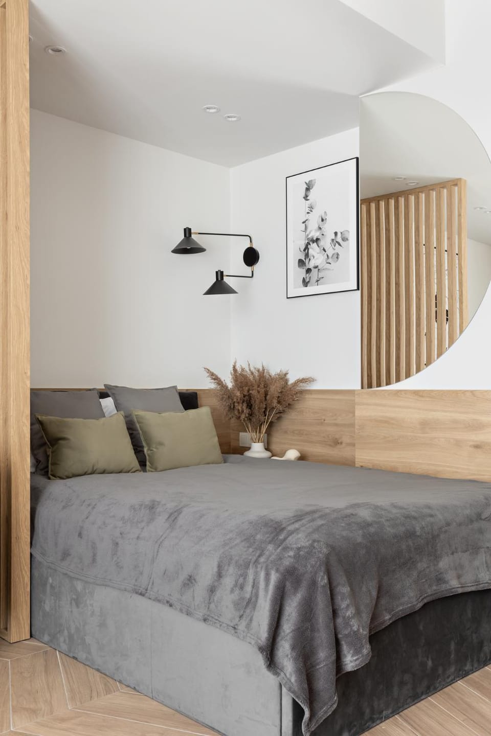 Bed, Living room, Photo of the whole room, Seating area, Bedroom