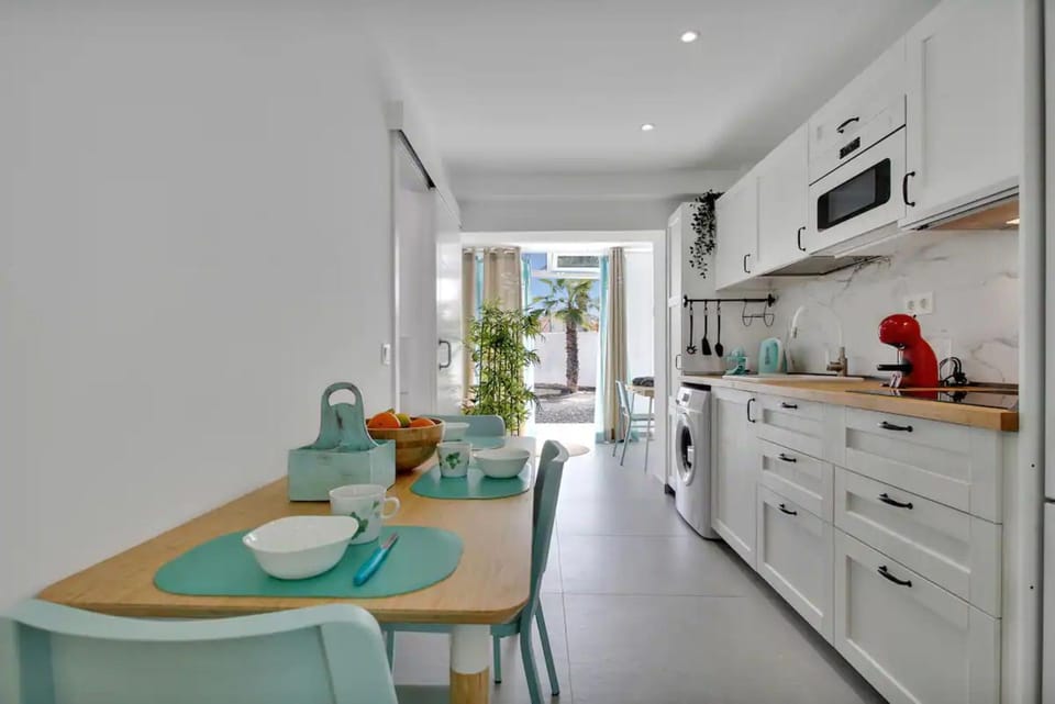 Property building, Kitchen or kitchenette, Living room