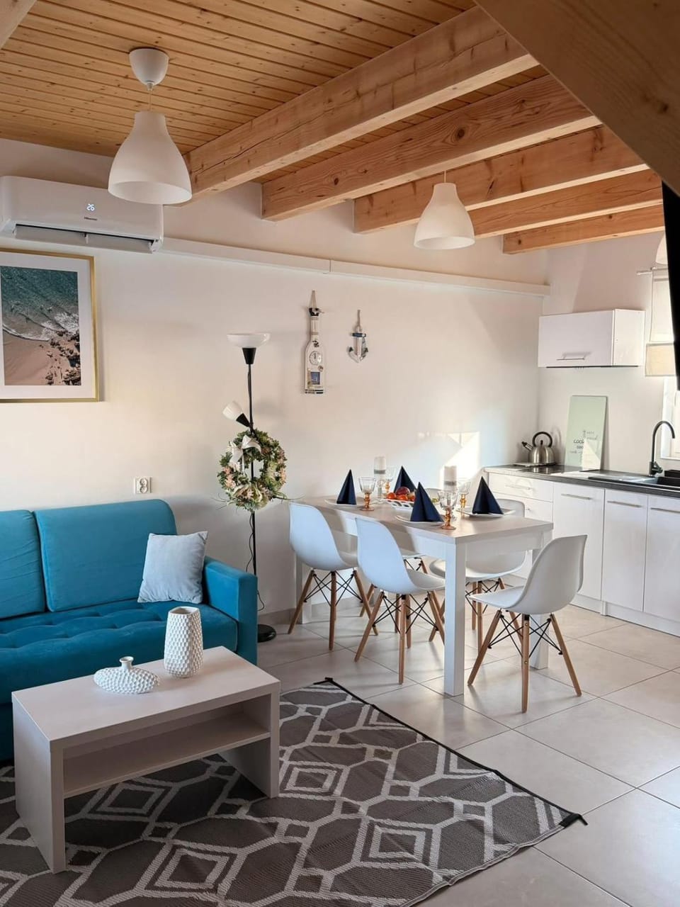 Kitchen or kitchenette, Living room, Seating area, Dining area