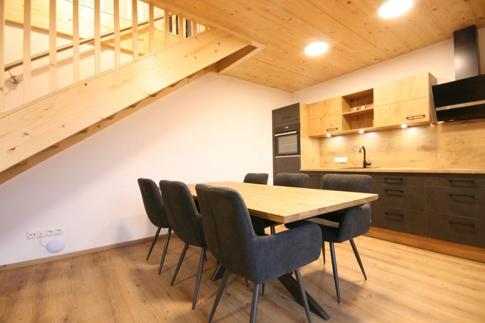 Kitchen or kitchenette, Seating area, Dining area