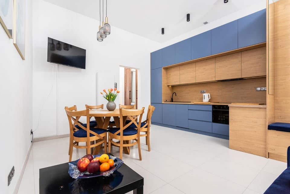 TV and multimedia, Kitchen or kitchenette, Dining area, Evening entertainment, Food