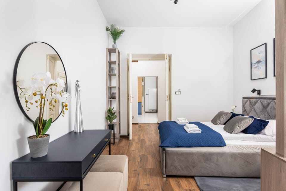 Bed, Living room, Photo of the whole room, Bedroom