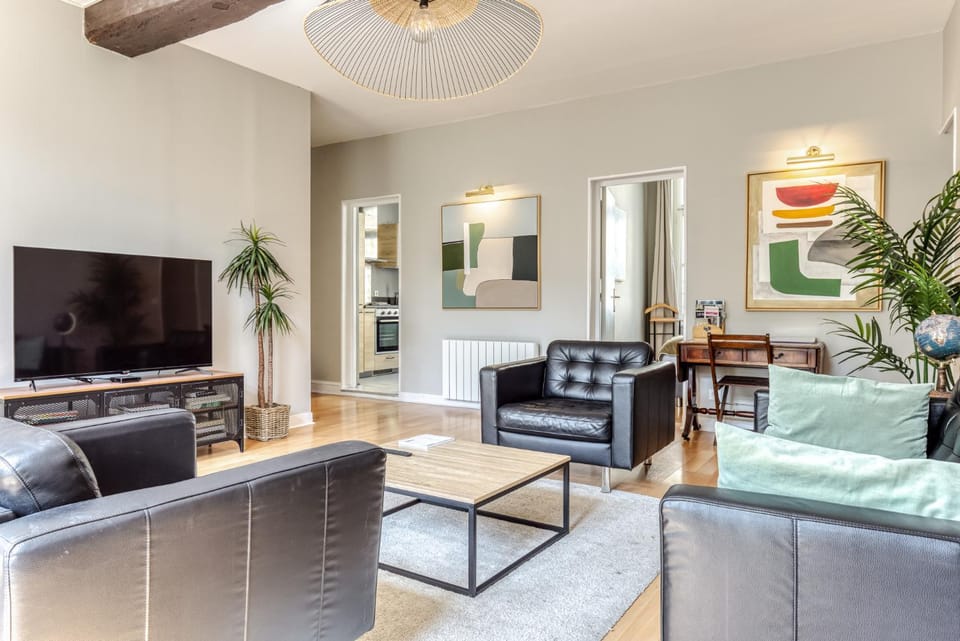 Facade/entrance, Living room, Seating area, kitchen