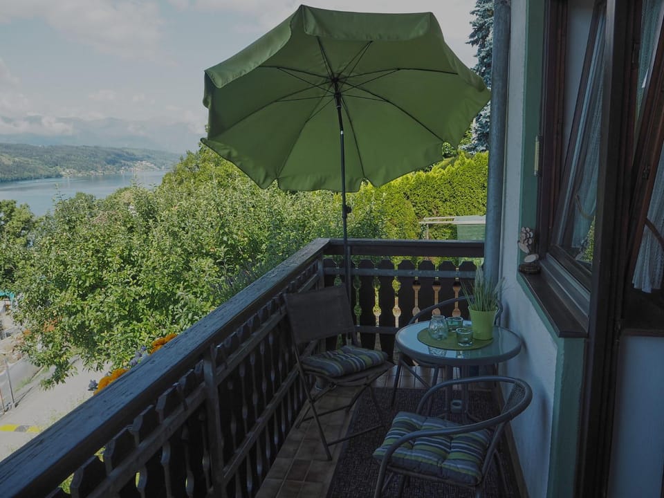 Balcony/Terrace, Lake view, Mountain view
