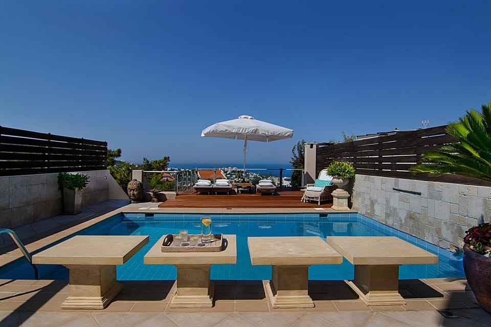 Patio, Day, Natural landscape, View (from property/room), Balcony/Terrace, Pool view, Swimming pool, Swimming pool, sunbed