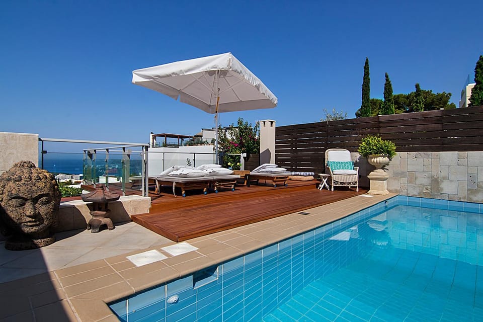 Patio, Day, Natural landscape, Pool view, Sea view, Swimming pool, Swimming pool, sunbed