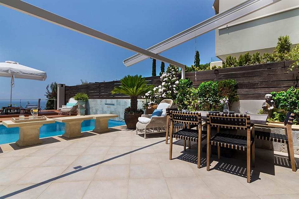 Property building, Patio, Spring, Garden, View (from property/room), Balcony/Terrace, Balcony/Terrace, Garden view, Pool view, Sea view, Swimming pool, Swimming pool, sunbed