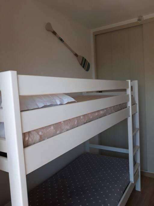 Bedroom, bunk bed