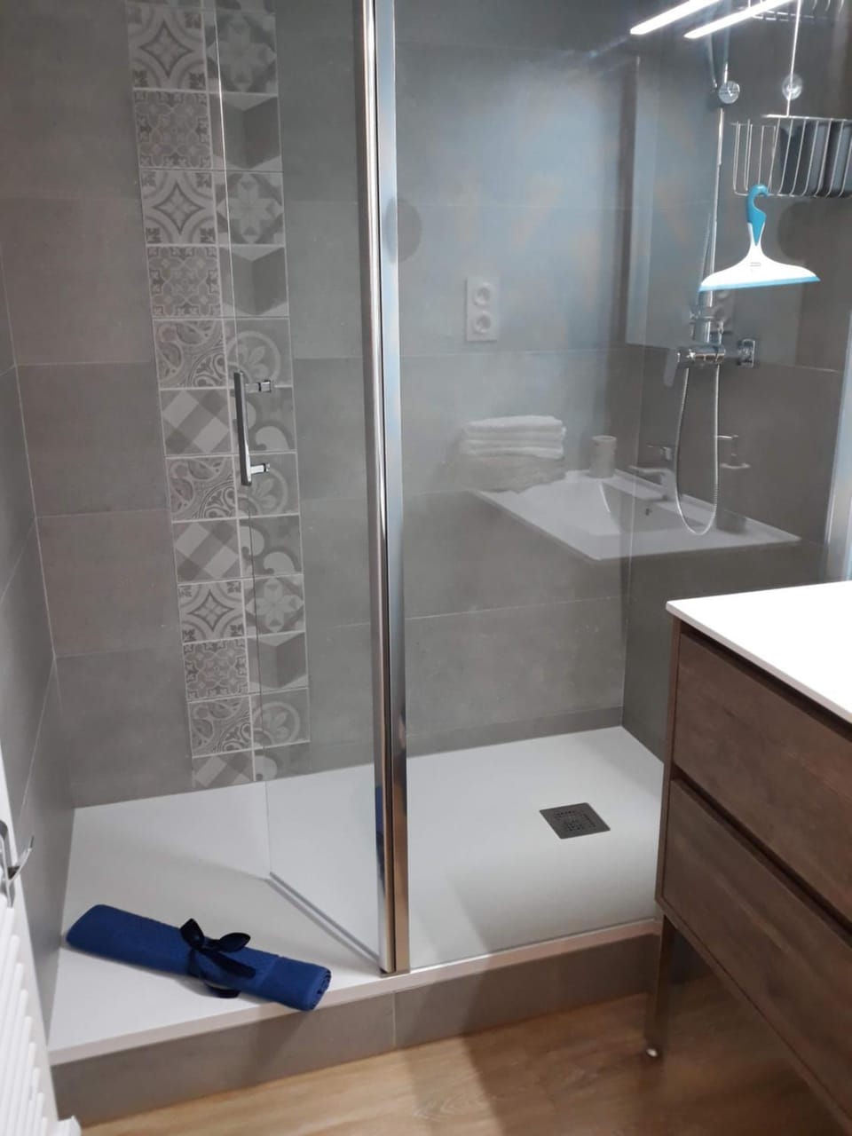 Shower, towels