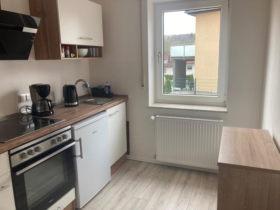 Coffee/tea facilities, Kitchen or kitchenette, stove, toaster