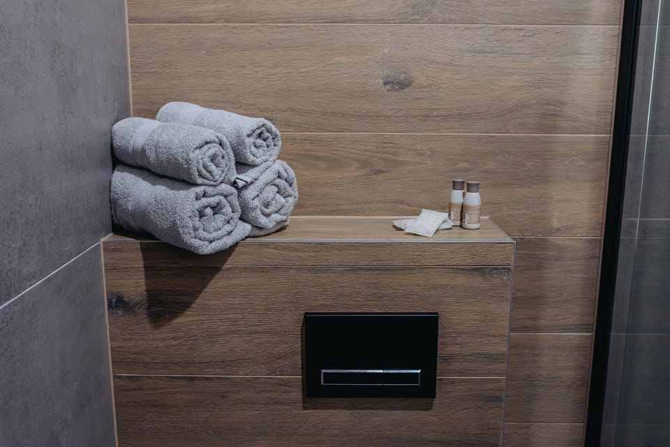 Bathroom, towels