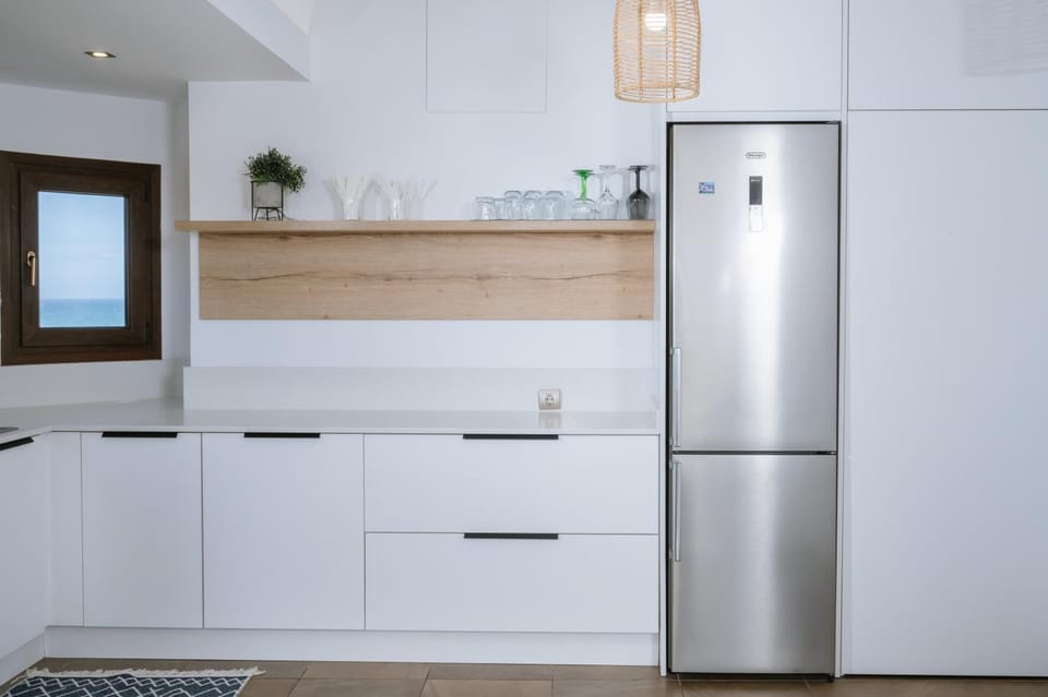 Kitchen or kitchenette, dishwasher