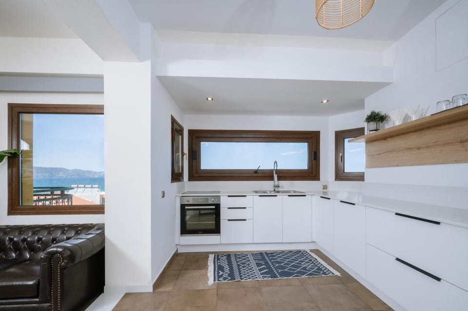 Kitchen or kitchenette, pet friendly, stove
