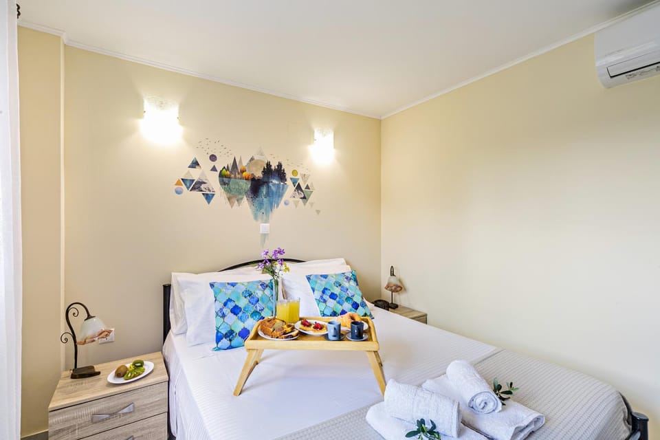 Bed, Photo of the whole room, Bedroom, towels, air conditioner