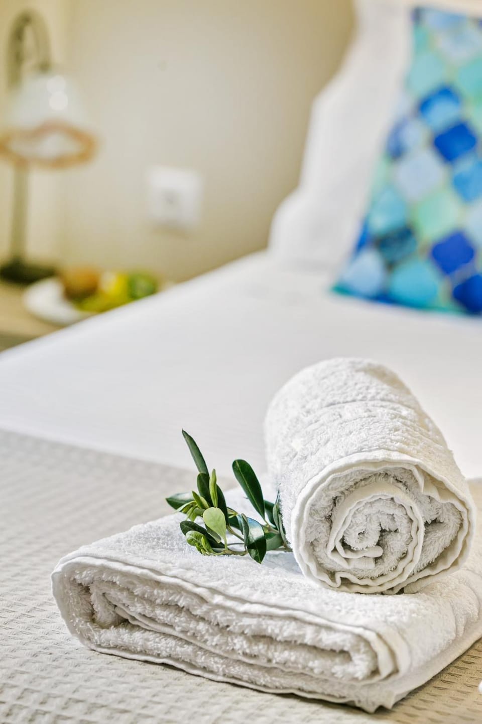 Bed, Bedroom, towels