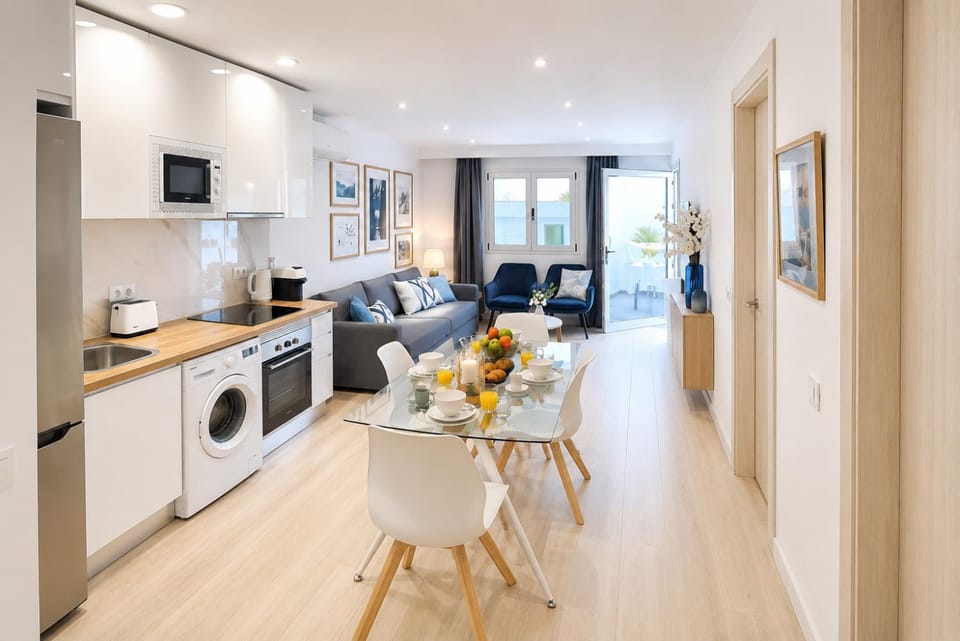 Kitchen or kitchenette, Dining area, oven, stove, toaster, washing machine