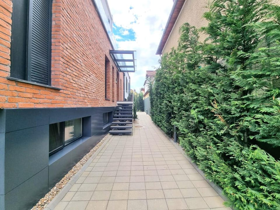 Garden, Internal: Not applicable to any particular room