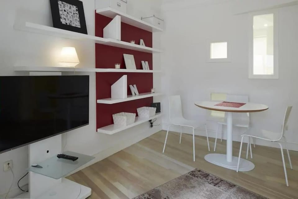 TV and multimedia, Dining area