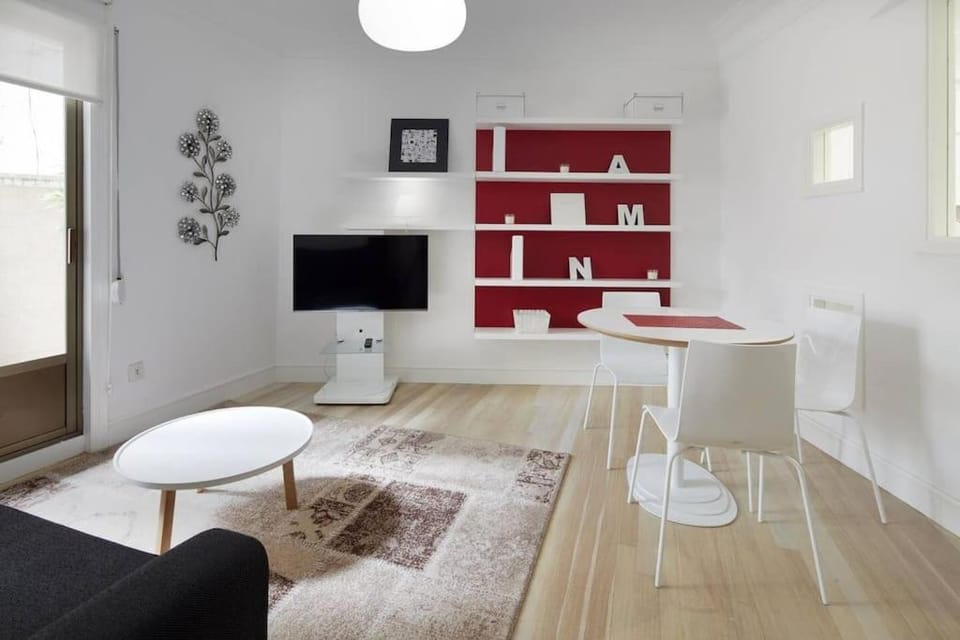 Communal lounge/ TV room, TV and multimedia, Living room, Seating area, Dining area