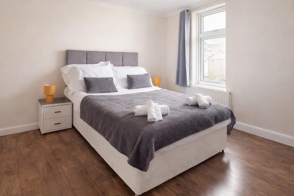 Evo C - 2 Bed Apartment 2 Min Walk to Station - longer stays available Apartment in Gravesend