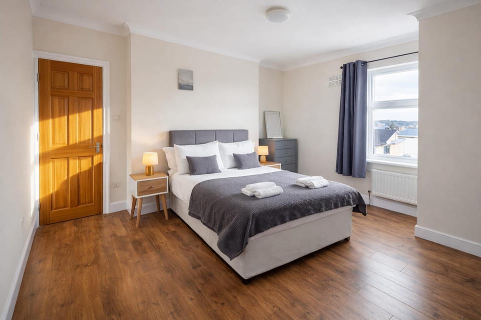 Evo C - 2 Bed Apartment 2 Min Walk to Station - longer stays available Apartment in Gravesend