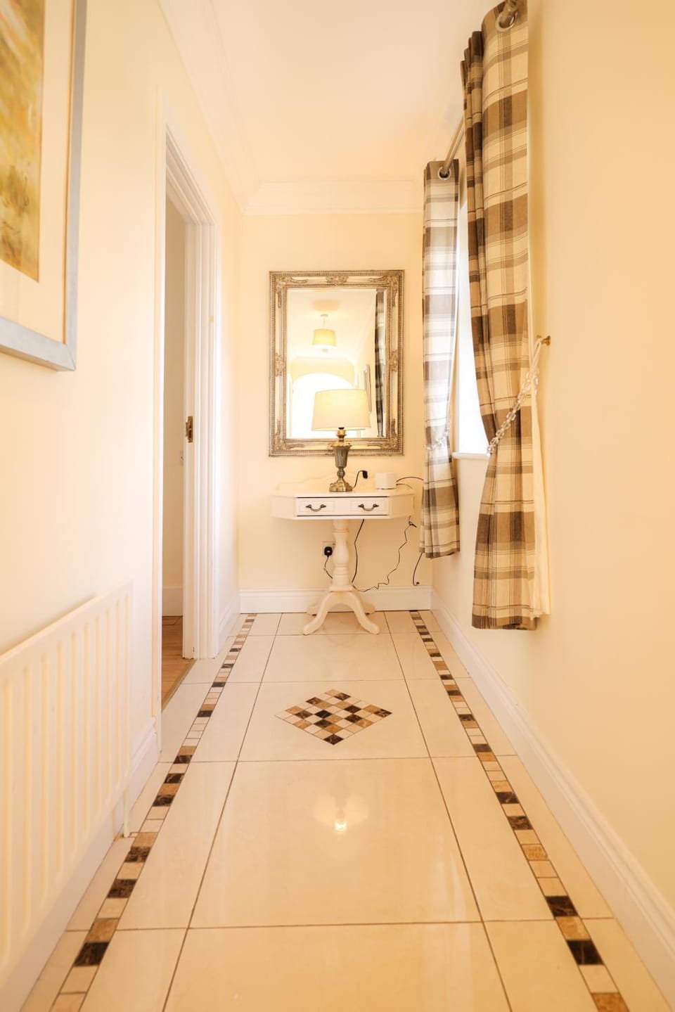 Hillside House- Pine View Apartment in Longford