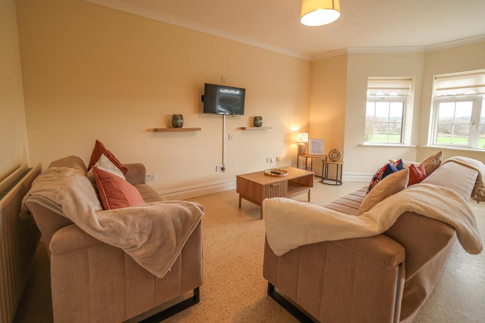 Hillside House- Pine View Apartment in Longford