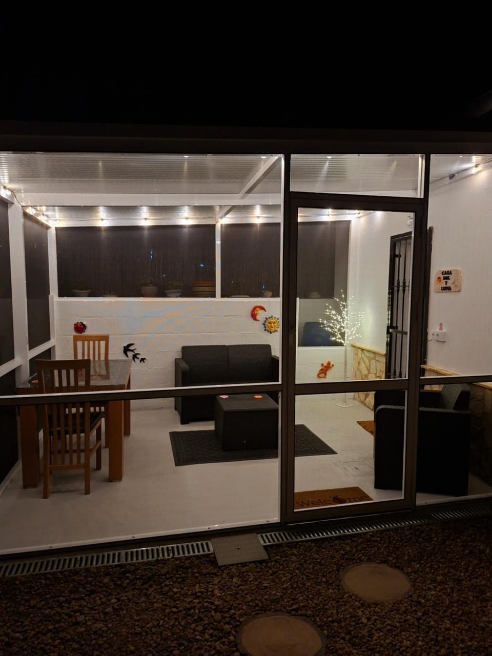 Night, Seating area