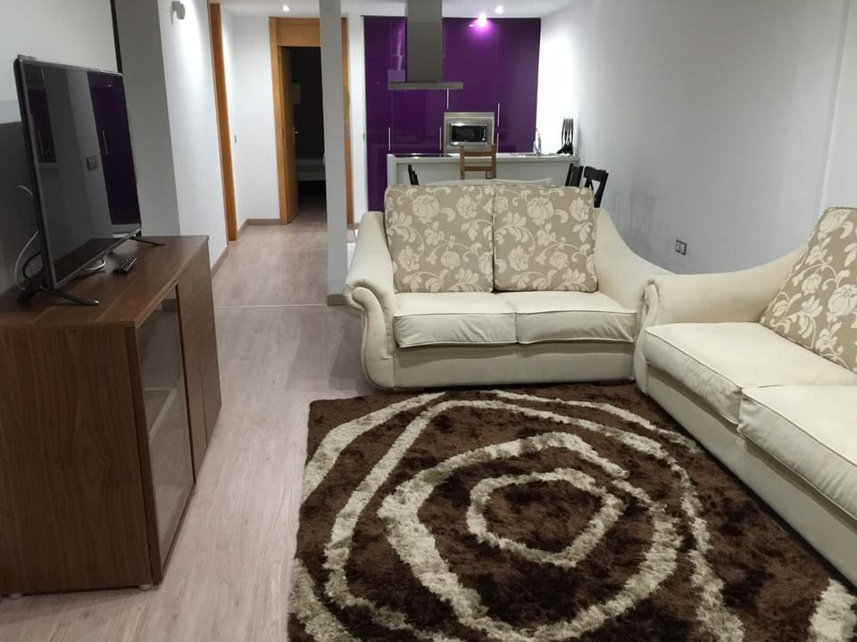 Communal lounge/ TV room, TV and multimedia, Living room, Seating area, Evening entertainment