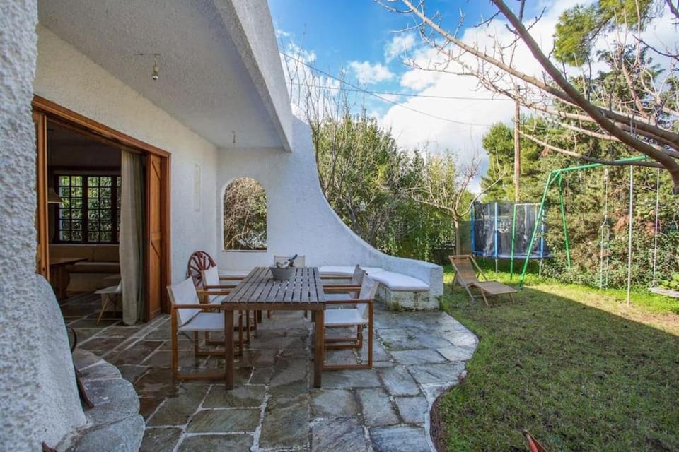 Patio, Spring, Day, Garden, Balcony/Terrace, Seating area, Dining area, Garden view