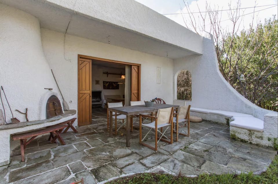 Property building, Patio, Balcony/Terrace, Dining area