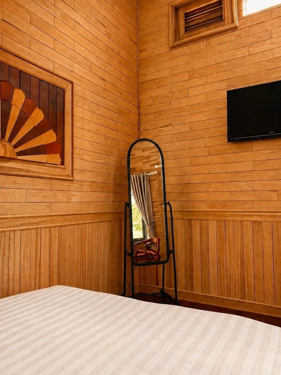 Bed, TV and multimedia