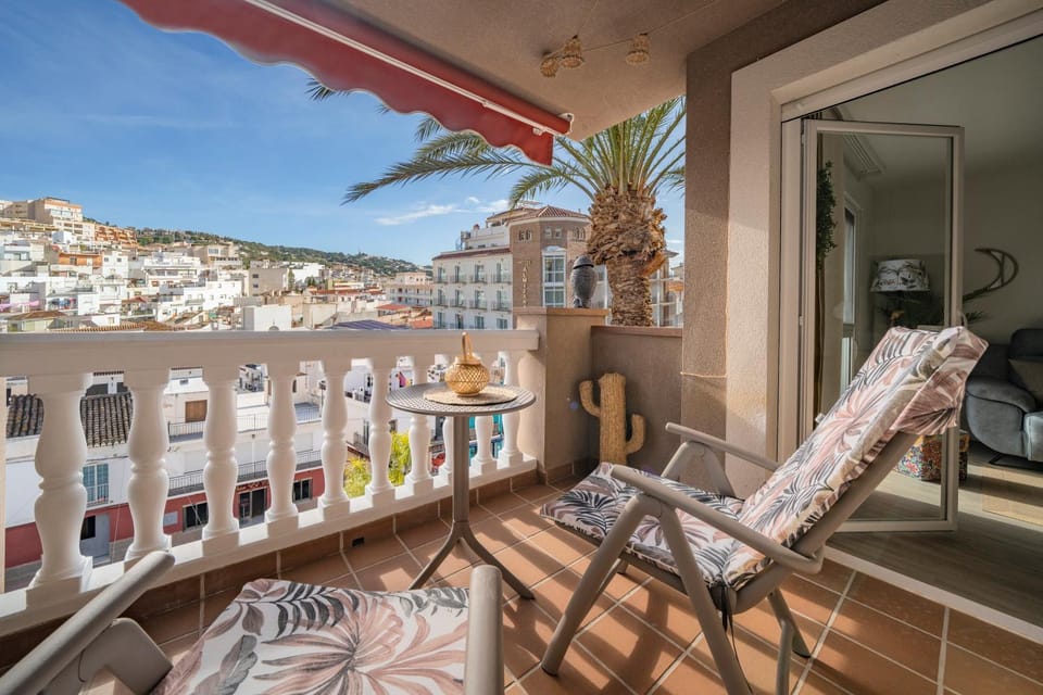 Day, View (from property/room), Balcony/Terrace, Seating area, City view, Mountain view, sunbed