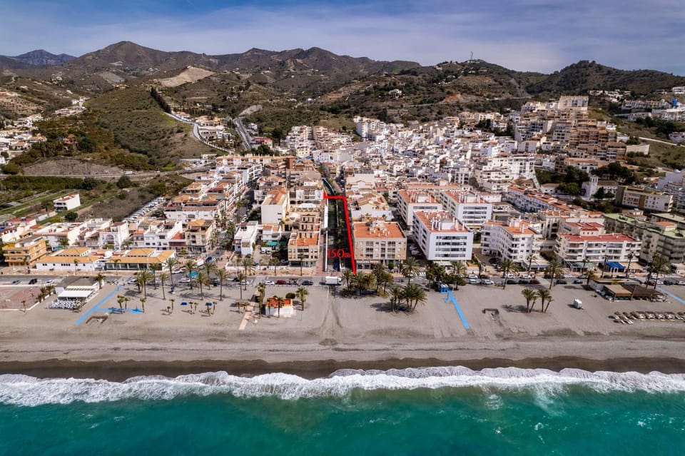 Nearby landmark, Day, Neighbourhood, Natural landscape, Bird's eye view, Beach, City view, Mountain view, Sea view, Street view, Location