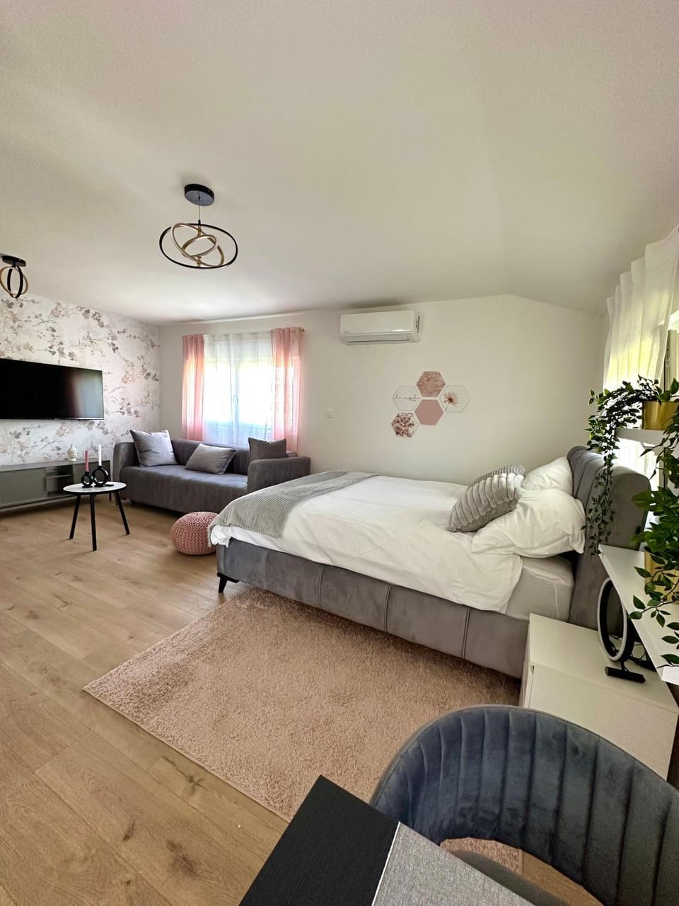 Living room, Bedroom