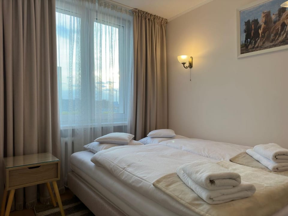 Bed, Photo of the whole room, Bedroom, towels