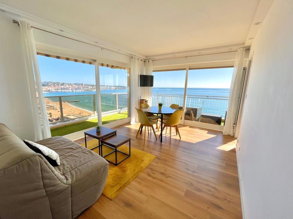 View (from property/room), Living room, Sea view