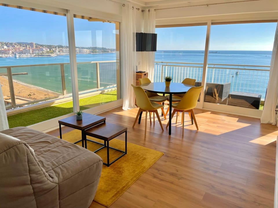 Living room, Sea view