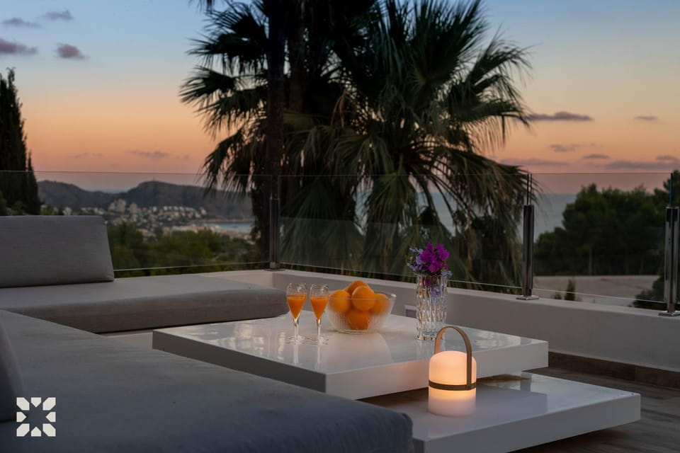 Patio, Day, Natural landscape, View (from property/room), Balcony/Terrace, Dining area, Mountain view, Sea view, Sunrise, Sunset