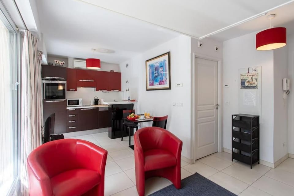 L18 Staywiz us - Central Parking terrace AC 10mins walk to beaches Apartment in Nice